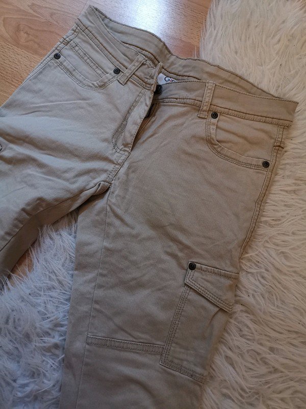 Beige hose mit Taschen