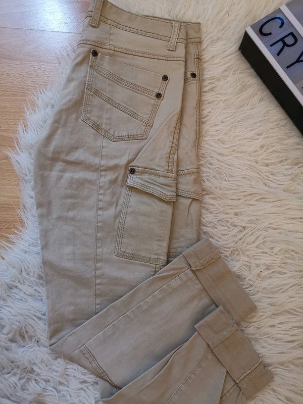 Beige hose mit Taschen