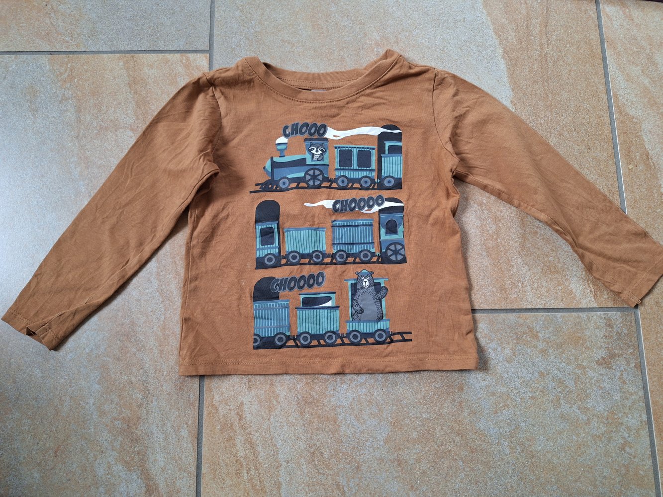 braunes Langarmsweatshirt mit Lokomotive chooo chooo, Gr. 98