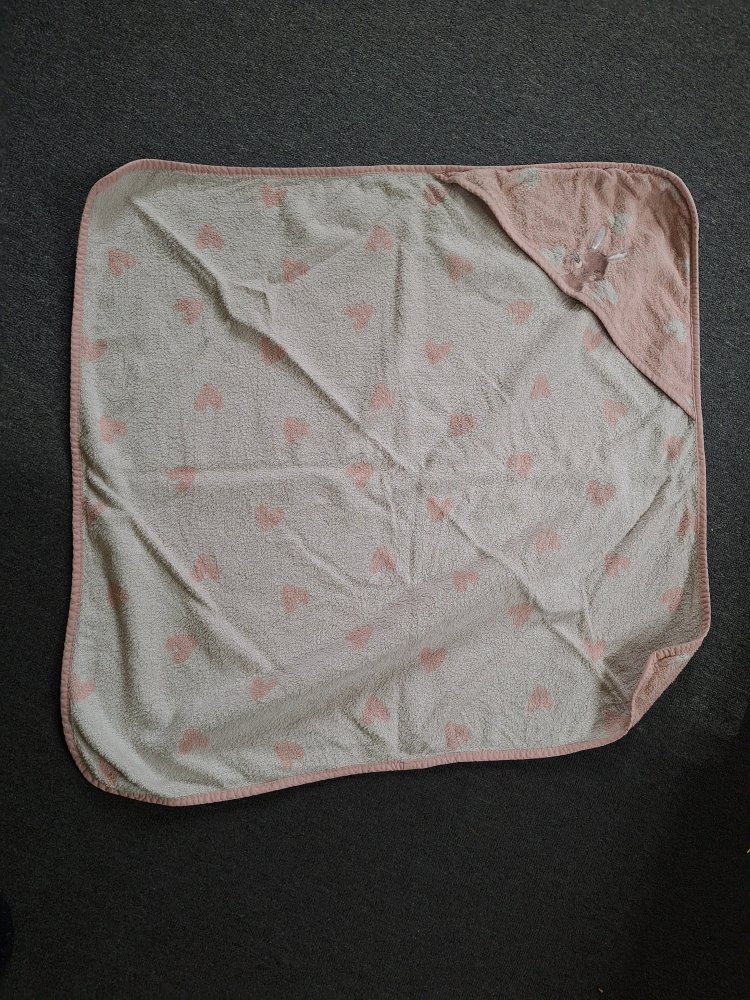 Süßes rosa Kapuzenhandtuch mit Häschen