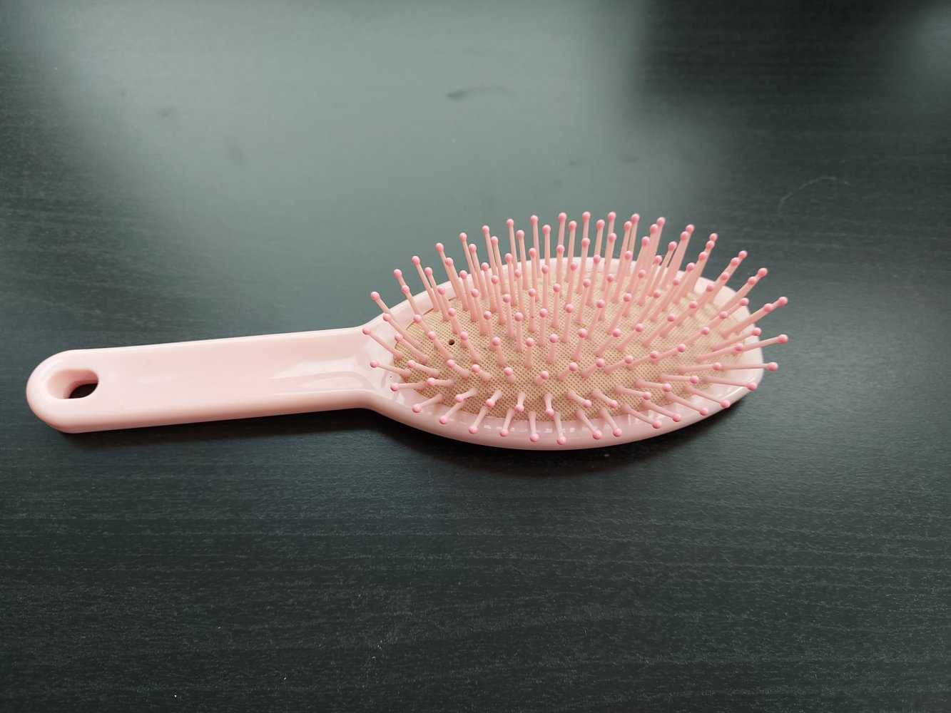 rosa Haarbürste mit Schmetterlingen und Herzen