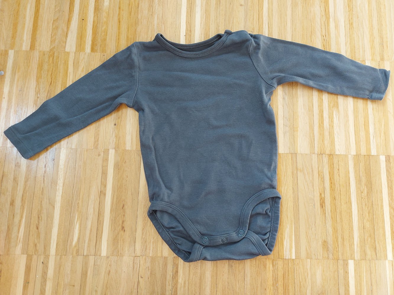 Langärmliger anthrazitgrauer Body Gr. 68