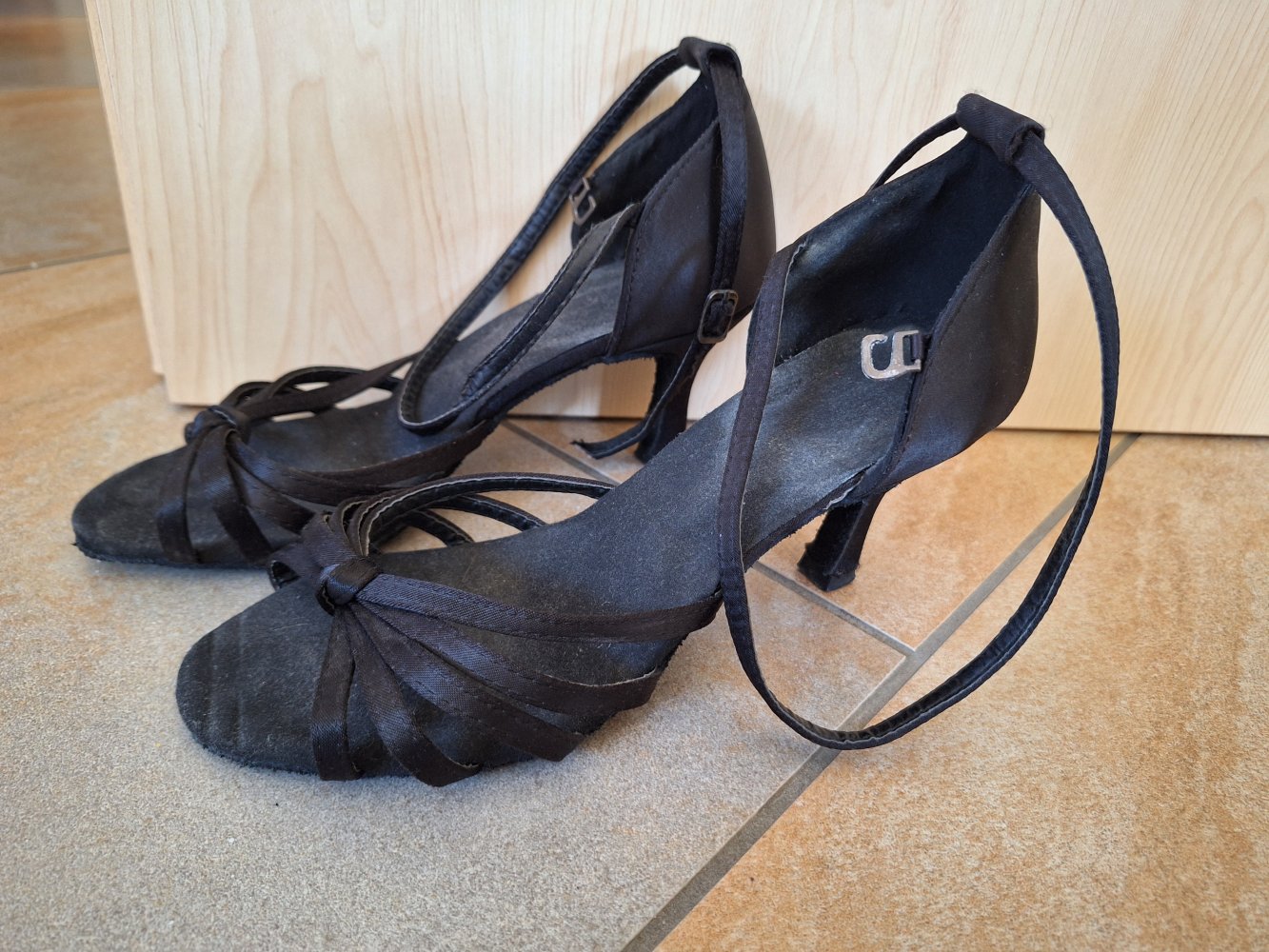schwarze Tanzschuhe mit Absatz Gr. 37.5