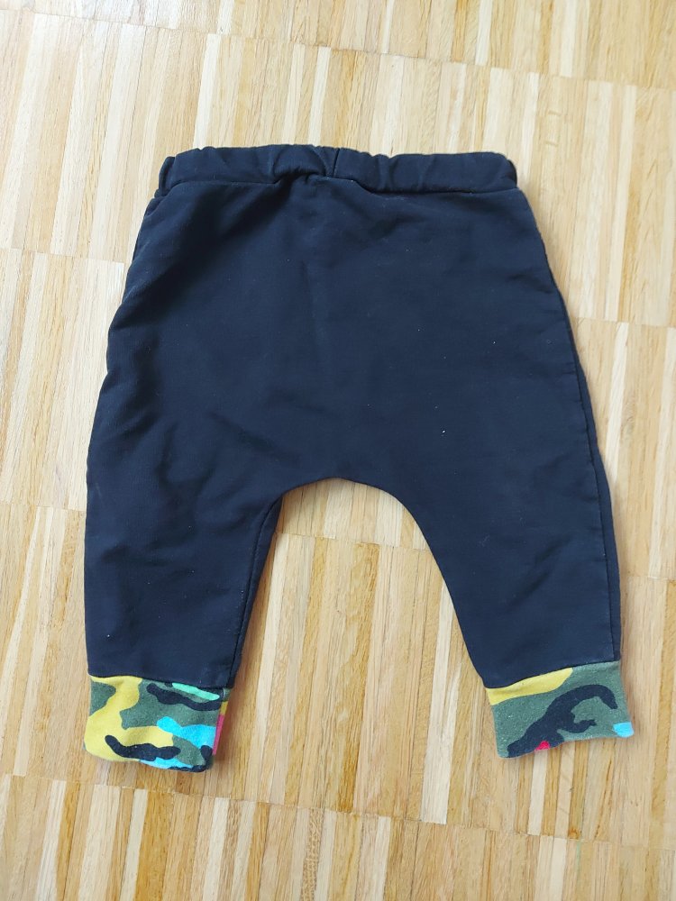 schwarze Babyhose / Leggings, ca. Gr. 74/80 unisex