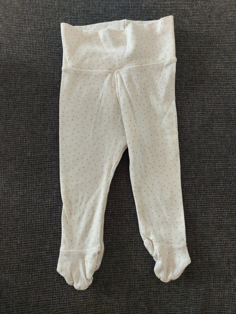 Weiße Babyhose mit Pünktchen mit breitem Bund und Füßchen Gr. 62