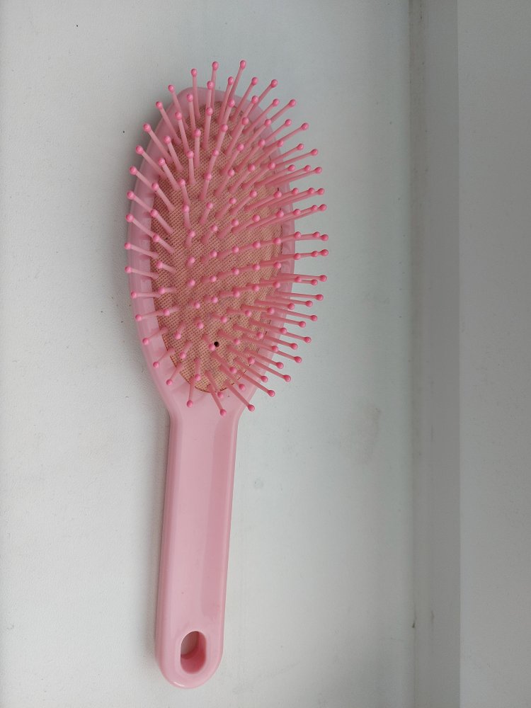 rosa Haarbürste mit Schmetterlingen und Herzen