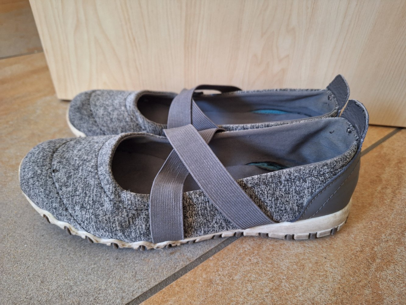 Graue Freizeitballerina Mary-Janes mit Riemen, Gr. 37