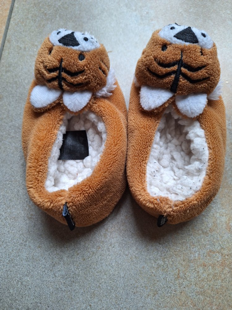 flauschige gefütterte Tiger-Hausschuhe Gr. 21/22