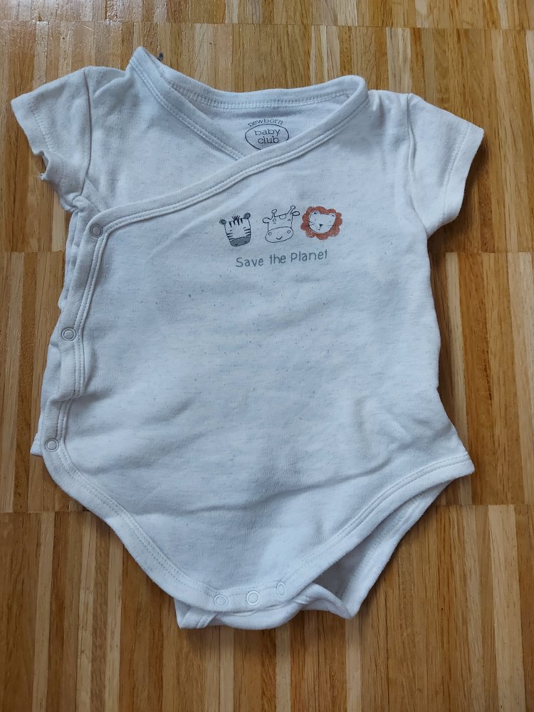 beiger Kurzarmbody mit Wickelschnitt Gr. 68 save the planet