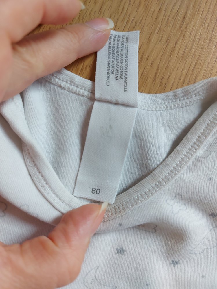 Langärmliger weißer Babybody Gr. 80 mit Mond und Sternen