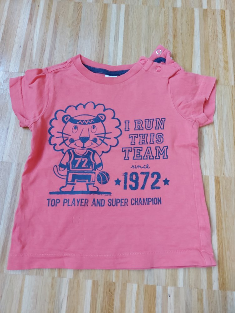 kurzärmliges orangerotes T-Shirt mit Löwen Gr. 86 I run this team
