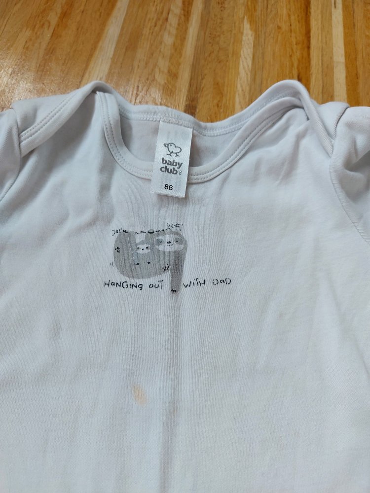 Langärmliger weißer Babybody mit Faultier hanging out with dad Gr. 86 unisex/geschlechtsneutral
