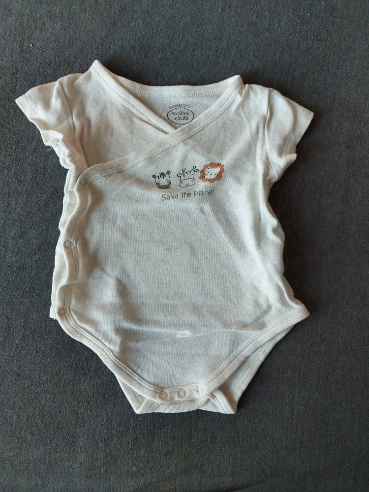beiger Kurzarmbody mit Wickelschnitt Gr. 68 save the planet