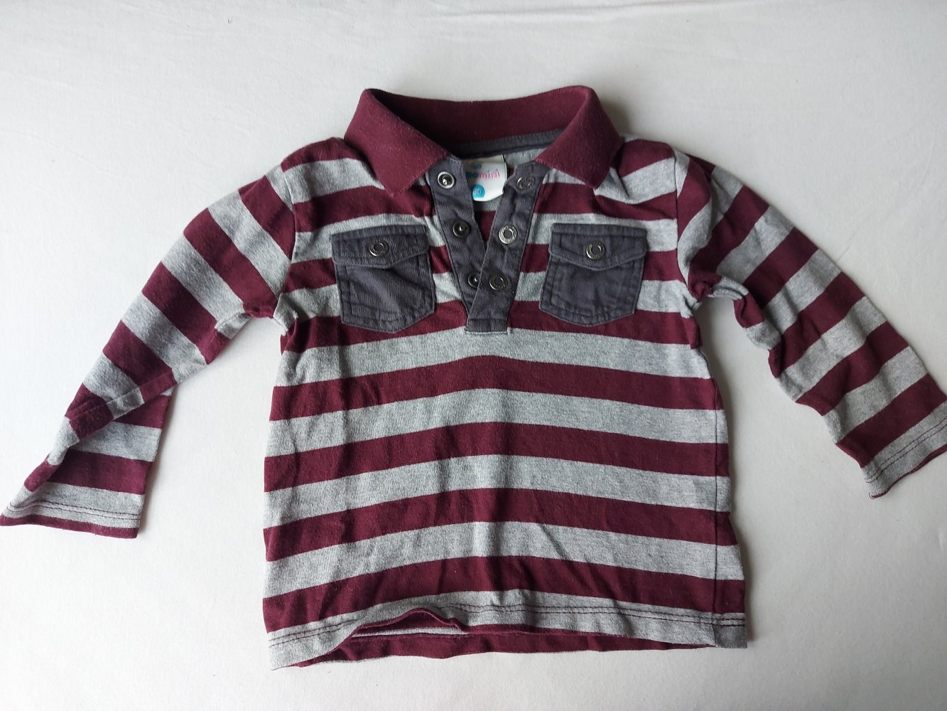 Weinrot-grau gestreiftes Poloshirt Gr. 80