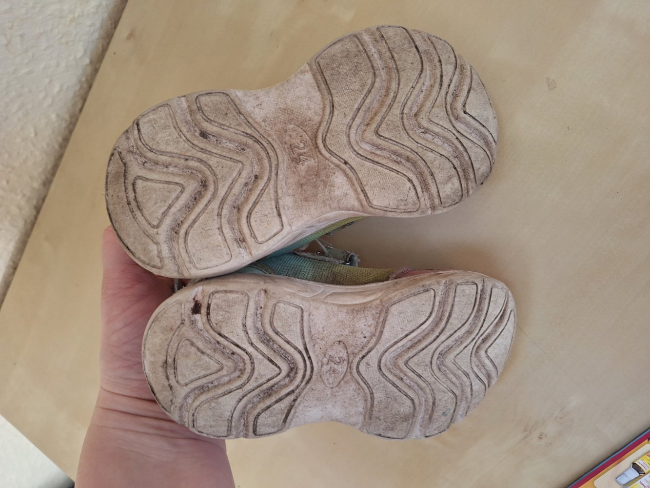 pink-bunte Leucht-Sneaker Gr. 24