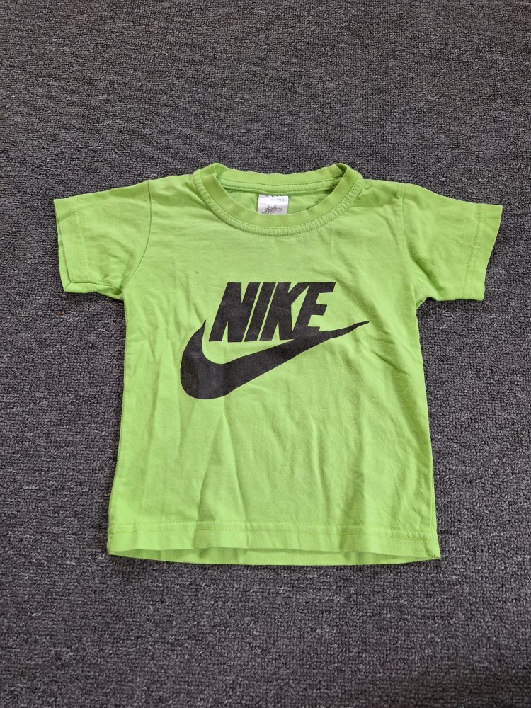 Apfelgrünes Nike T-Shirt, ca. Gr. 92