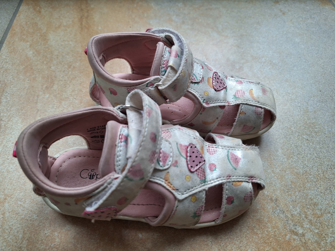 weiß-silber-rosa Sandalen mit Melonen und Erdbeeren, Gr. 24