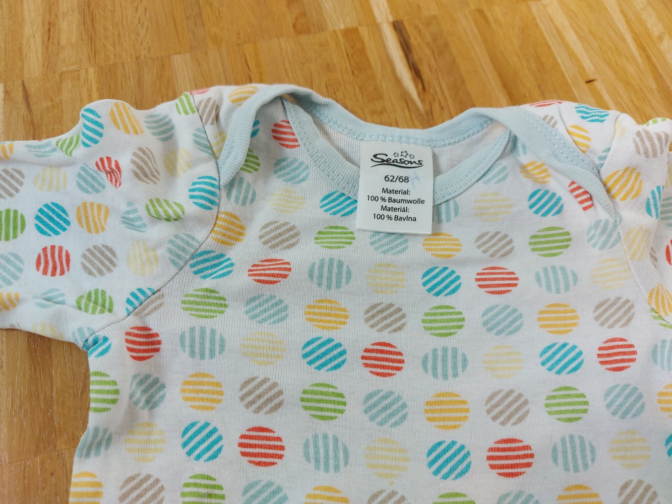 Langärmliger Badybody mit bunten Punkten Gr. 62/68