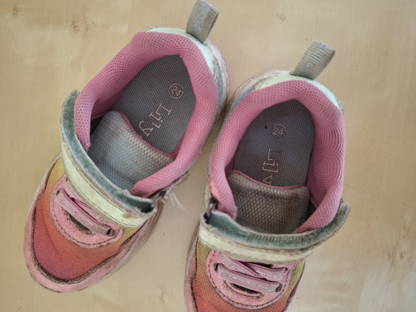 pink-bunte Leucht-Sneaker Gr. 24