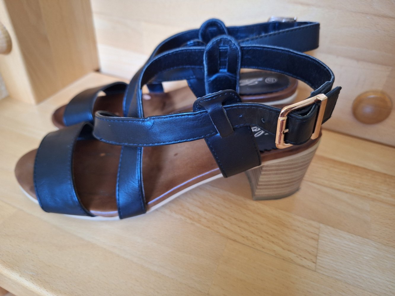 Schwarze Sandalen Gr. 37