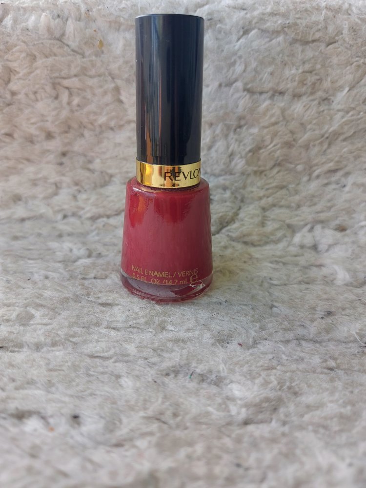 Revlon 721 Raven Red Nail Enamel Nagellack rot