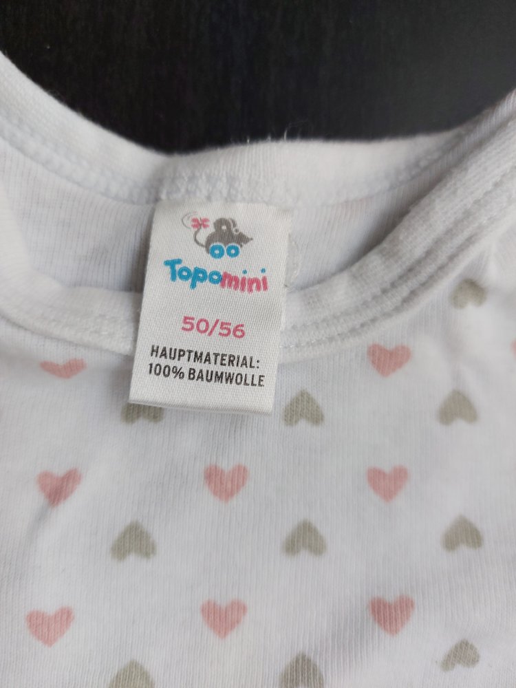 Niedlicher Kurzarmbody mit Herzmuster, Gr. 50/56