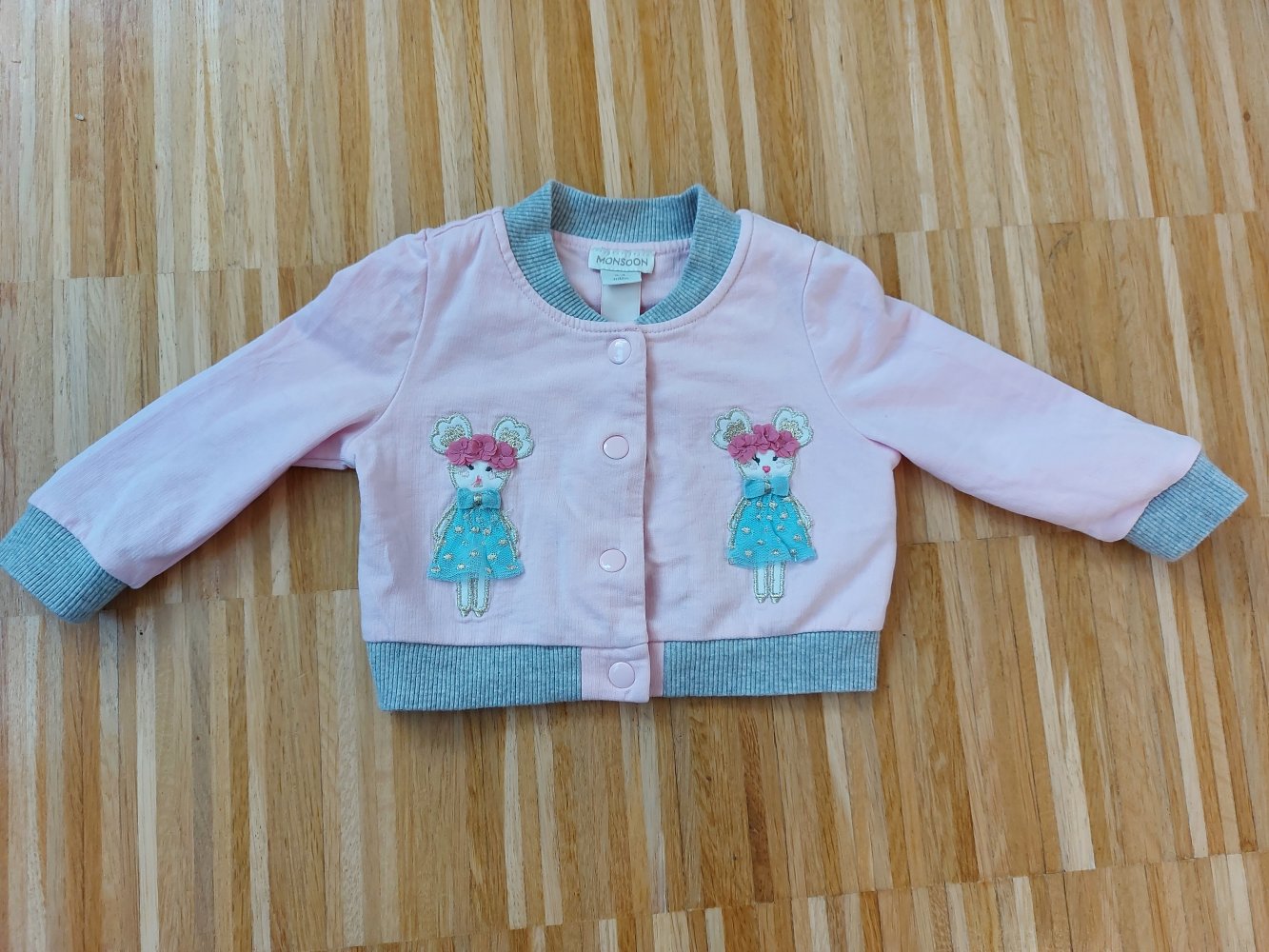 rosafarbene Babyjacke mit Mäusen