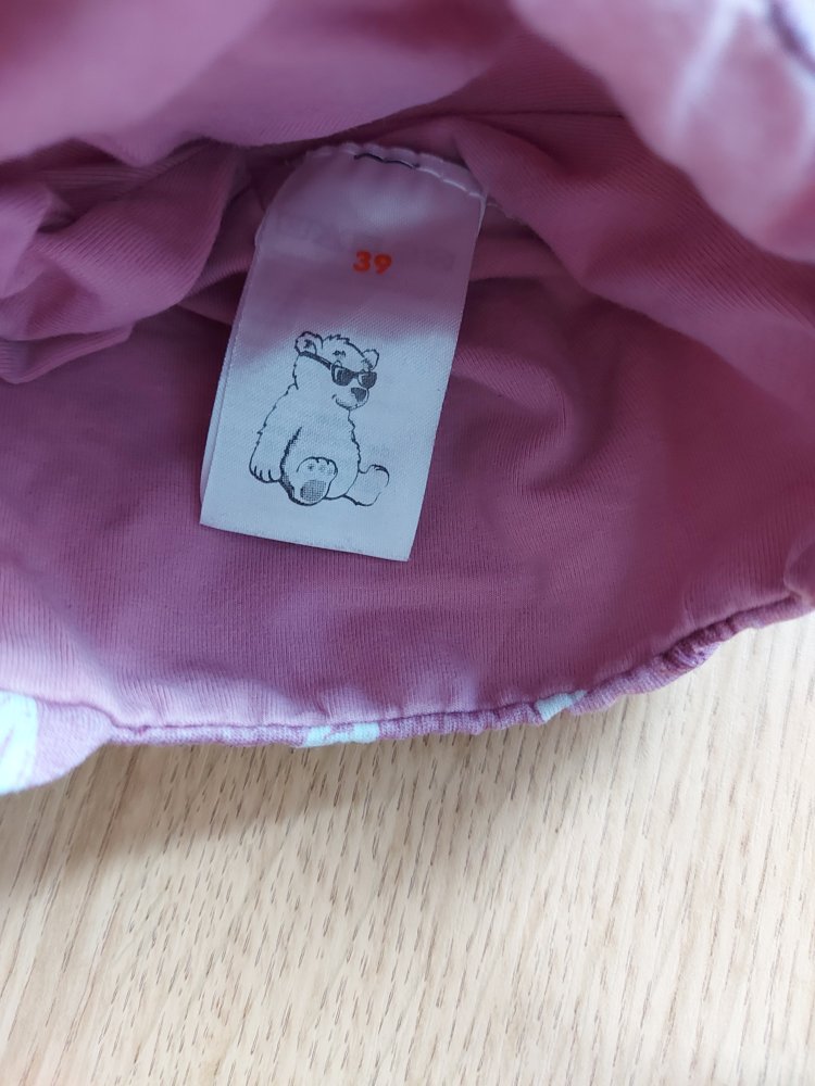 pinkes Erstlingsmützchen mit Herzen mit Schnüren Gr. 39