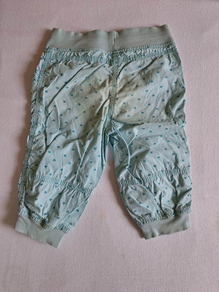 Bequeme türkise Sommer-Hose mit Herzen, Gr. 86