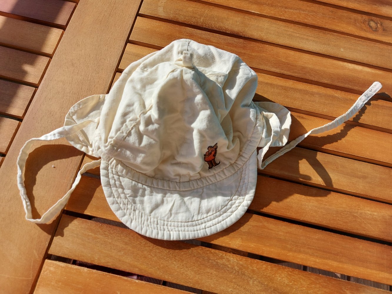 cremegelber Sommerhut 