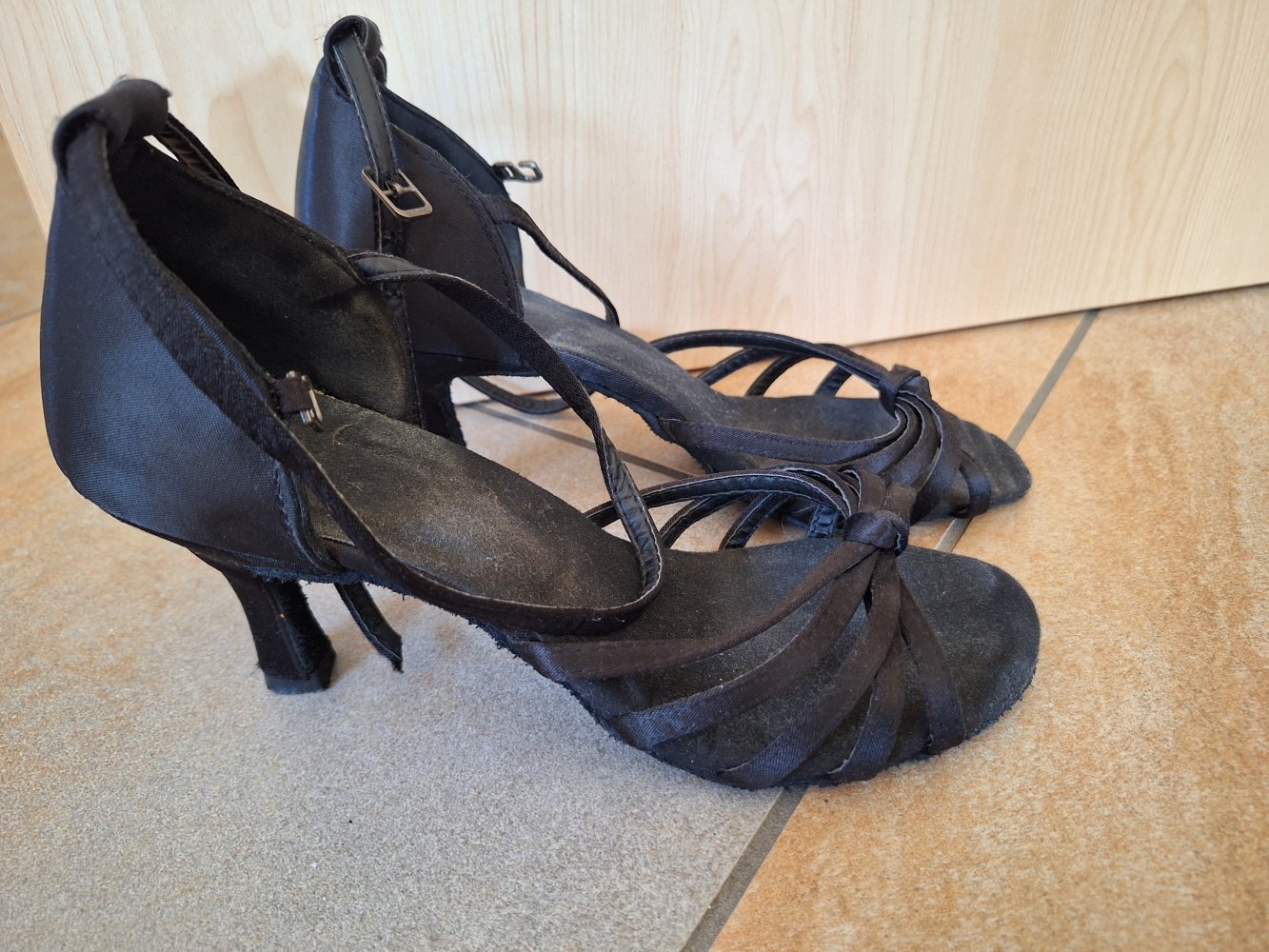 schwarze Tanzschuhe mit Absatz Gr. 37.5