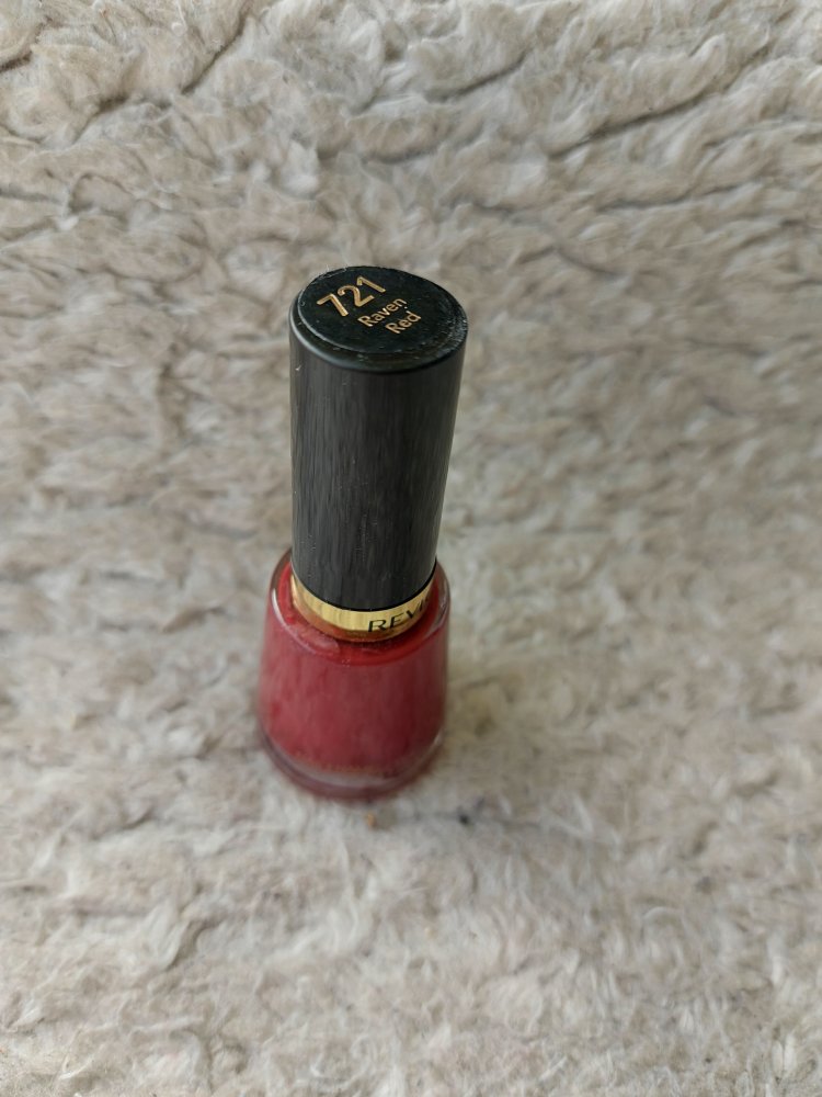 Revlon 721 Raven Red Nail Enamel Nagellack rot