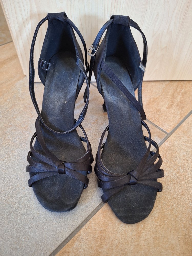 schwarze Tanzschuhe mit Absatz Gr. 37.5