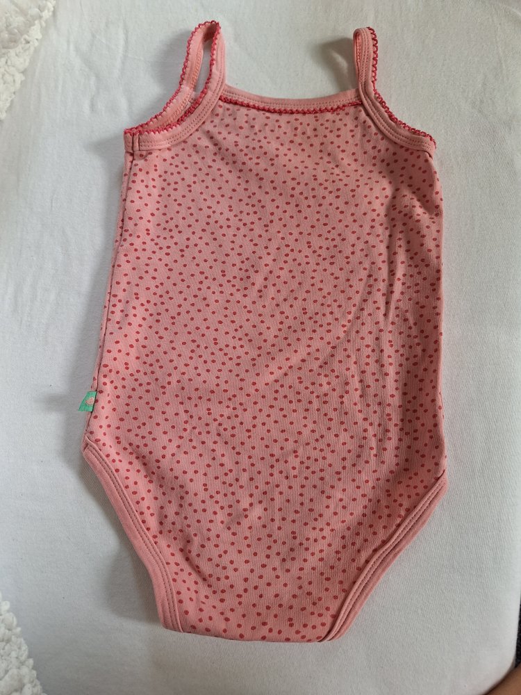 roter Punktebody mit Spaghettiträgern Gr. 98/104