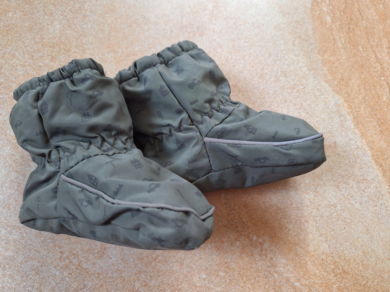 khaki Regenüberzieher / Schneeschühchen Gr. M