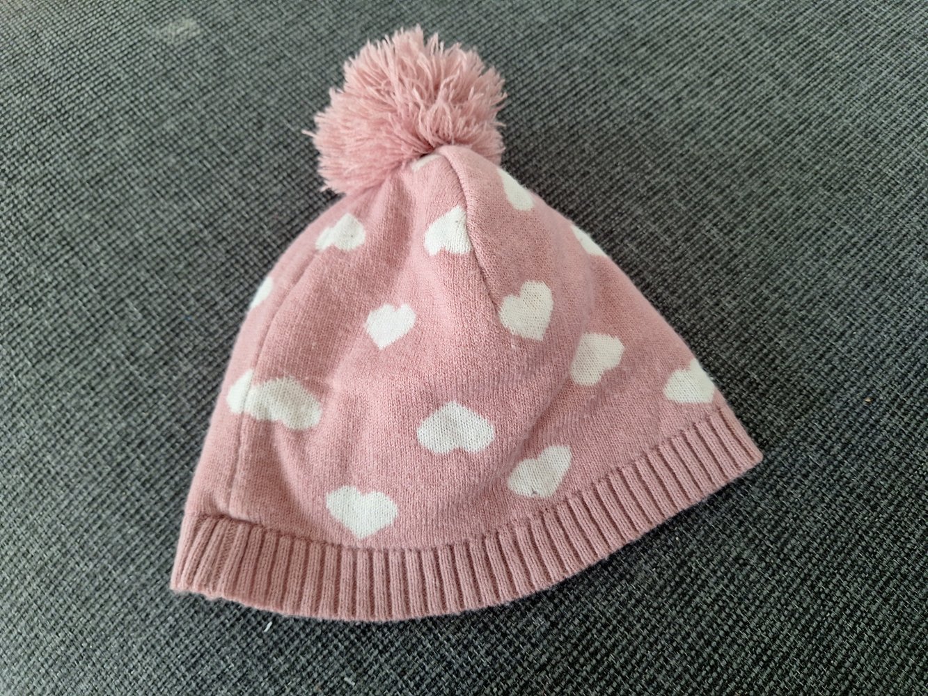 pinke Bommelmütze mit Herzen 45-47 cm (9-12 Monate)
