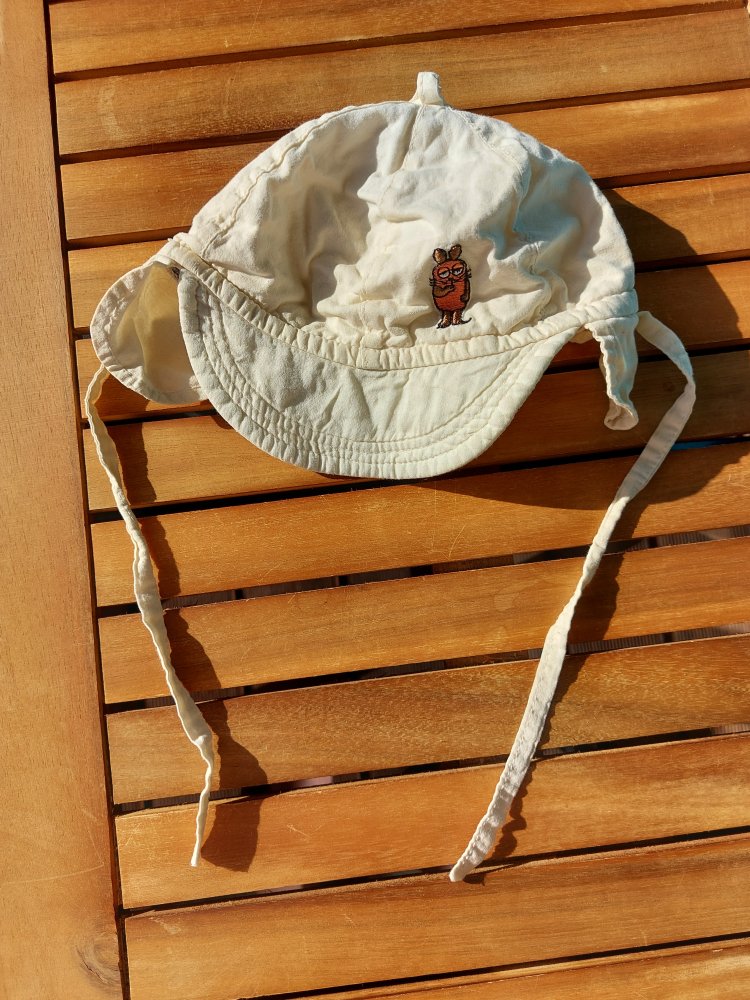 cremegelber Sommerhut 