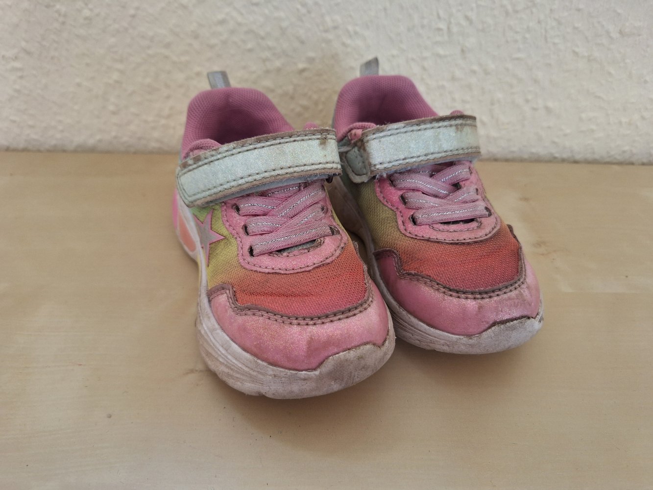pink-bunte Leucht-Sneaker Gr. 24