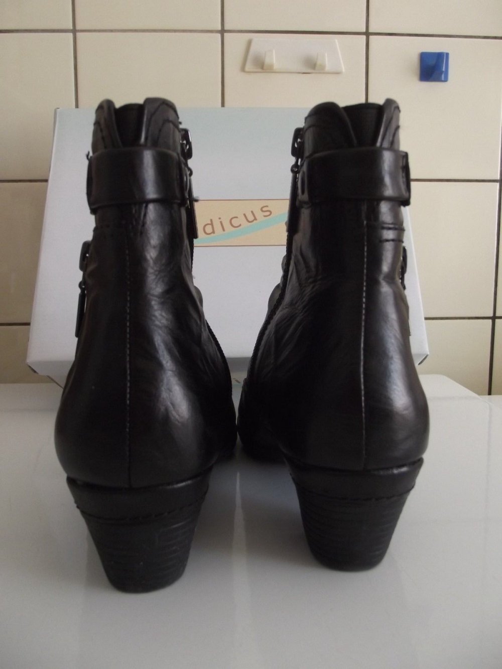 Sehr schöne neue Leder Stiefelletten von medicus