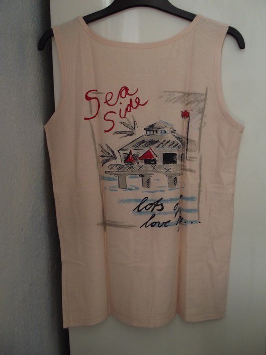 Schönes ärmelloses Shirt