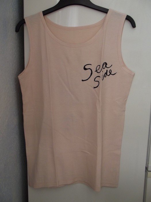 Schönes ärmelloses Shirt