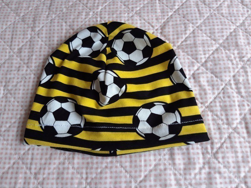 Tolles Baby Set, Fußball schwarz/ gelb, Pumphose,Mütze und Tuch 