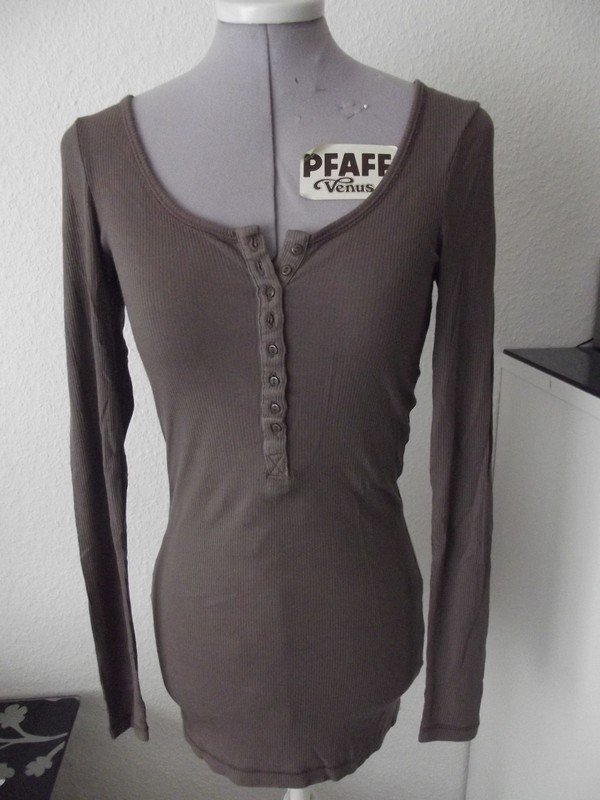 Sehr schönes braunes geripptes Shirt