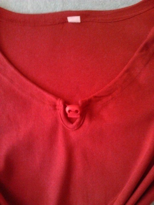  Schönes rotes Shirt