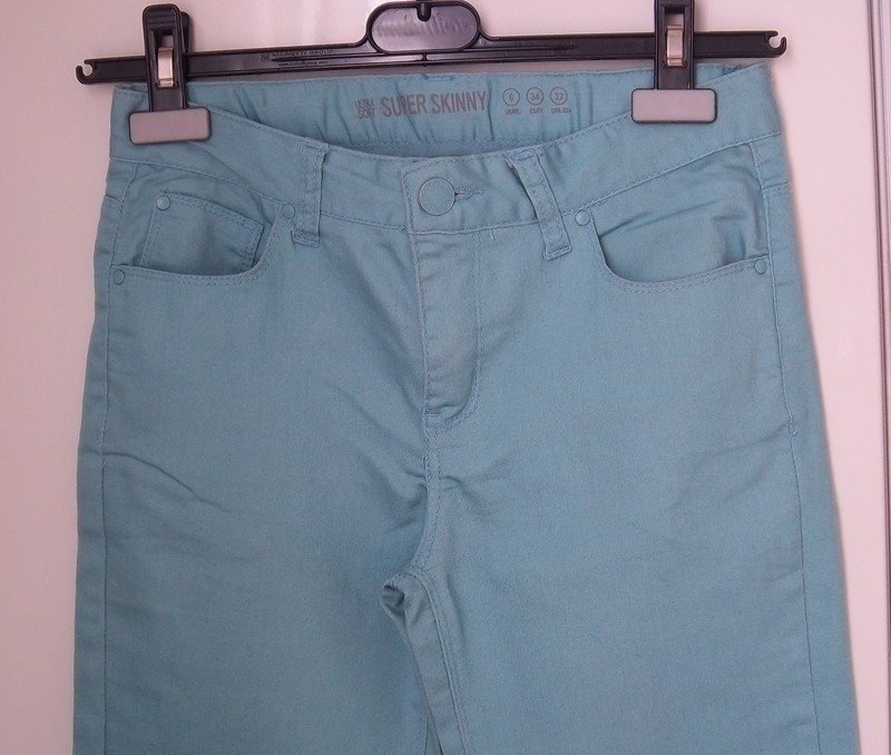 Sehr schöne zart grüne Jeans Gr.32