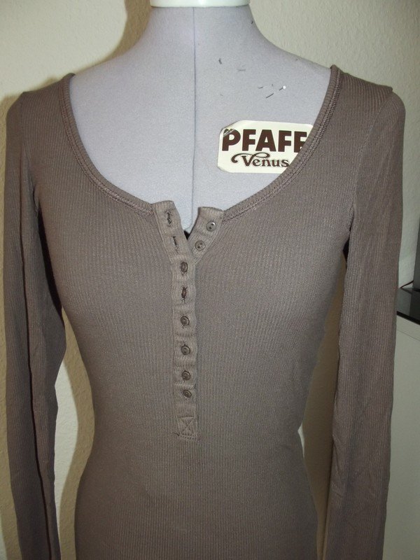 Sehr schönes braunes geripptes Shirt