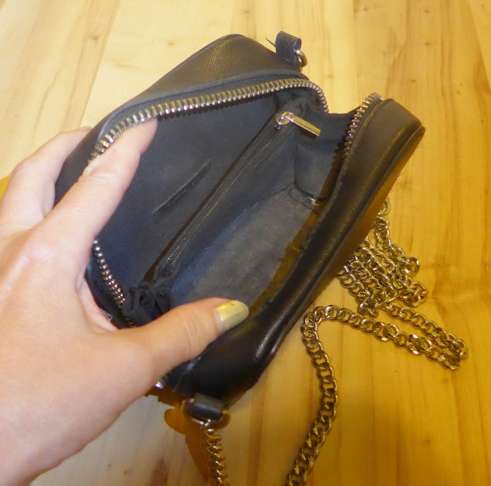 kleine schwarze Tasche