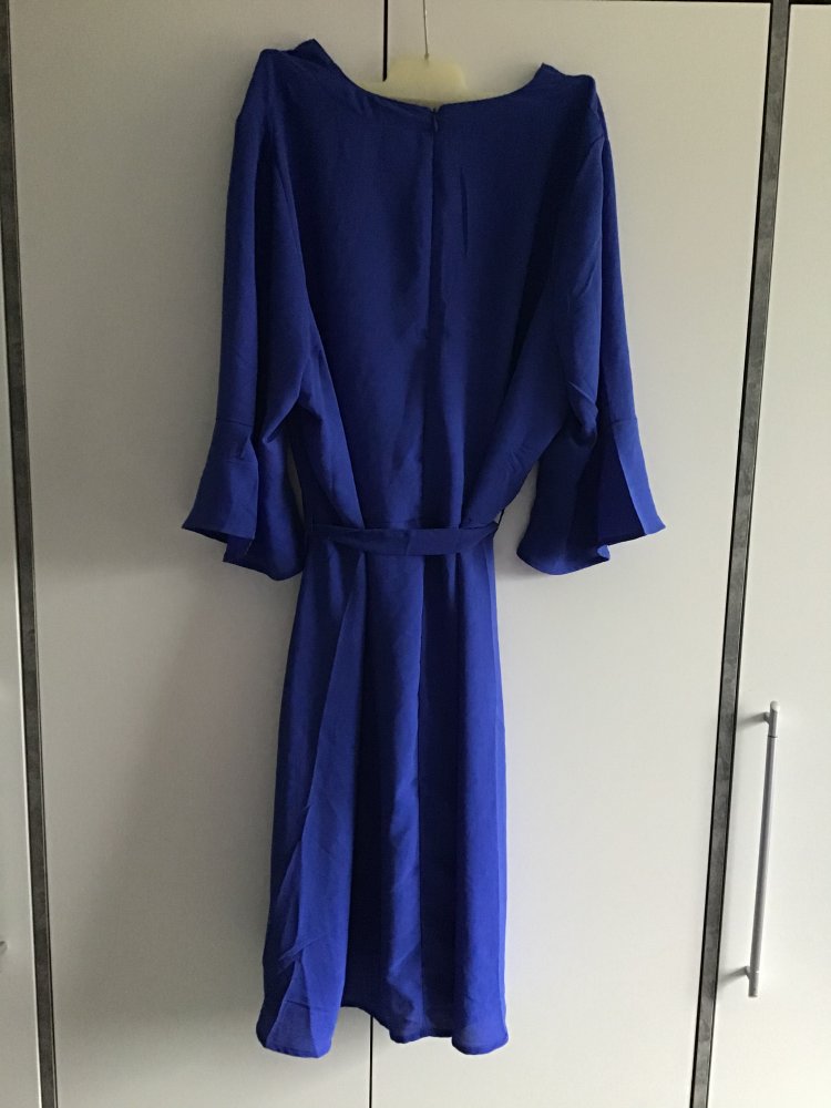 Blaues Kleid