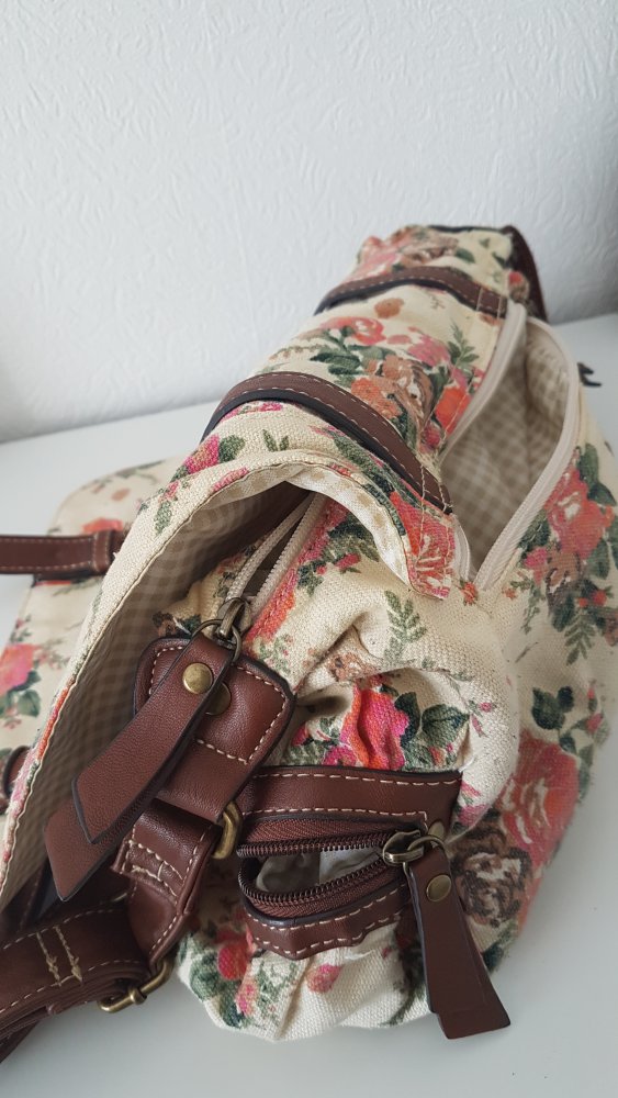 Handtasche mit Blumen