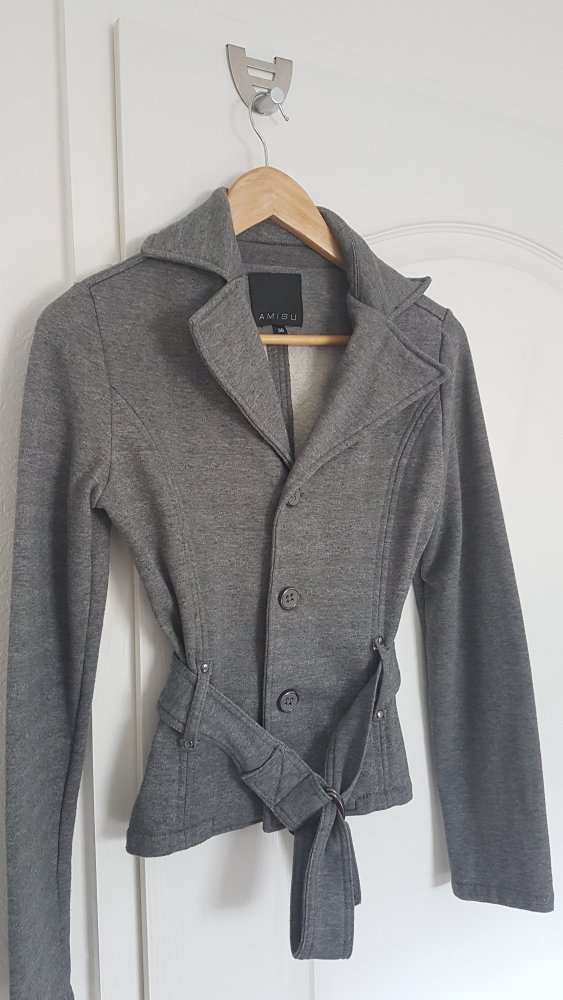 Grau melierte Stoffjacke mit Gürtel